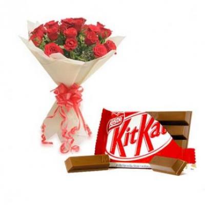 Red Roses With Kitkat